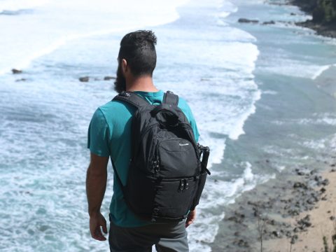 Backpack Review: Pacsafe Camsafe V25. Check out more at www.beardandcurly.com