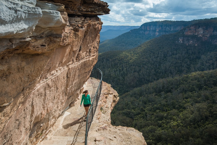 Walking on the National Pass trail in the Blue Mountains